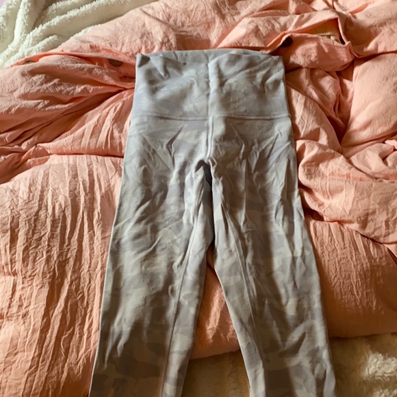 Lululemon leggings size 6 - Picture 1 of 3
